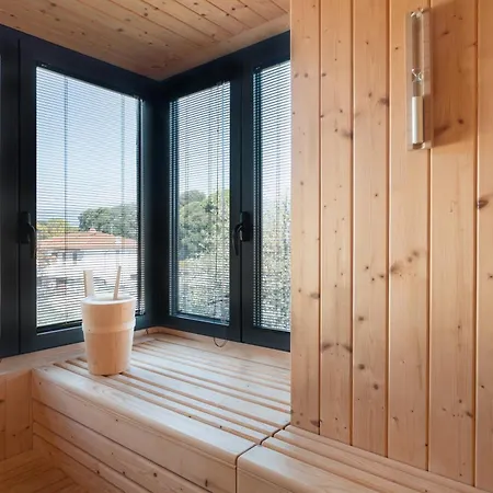 Dream Sauna & Jacuzzi
